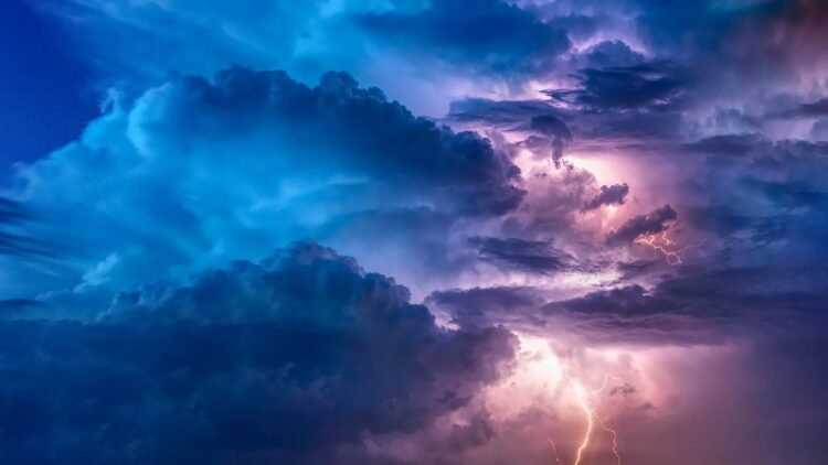 Магнитная буря 13 мая 2021 года: сильнейший удар по метеозависимым