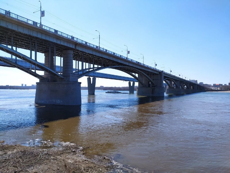 Прокуратура Новосибирска требует у мэрии ремонта Октябрьского моста