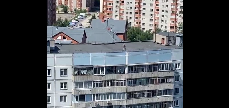 Полиция Новосибирской области начала проверку из-за катающегося по крышам самокатчика
