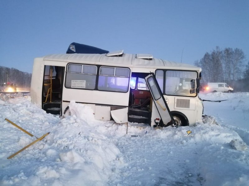 Пассажиры разбившегося под Новосибирском автобуса получили страховку 7,3 миллиона рублей
