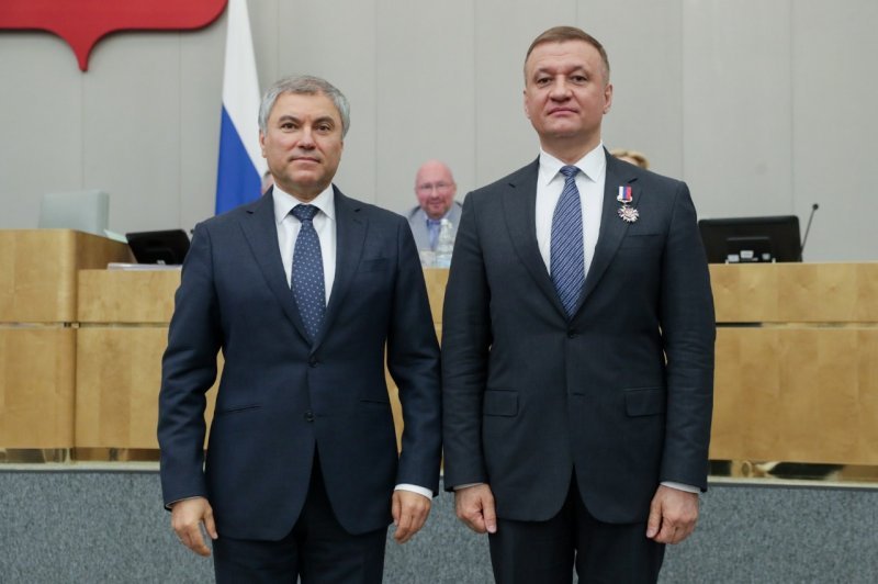 Новосибирского депутата Государственной Думы наградили почетным знаком за развитие парламентаризма