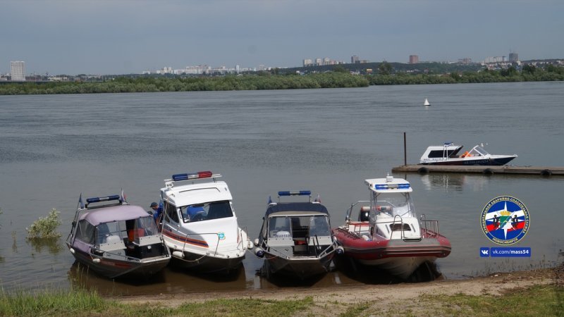 На новосибирском пляже нашли труп мужчины: следователи СКР проводят проверку