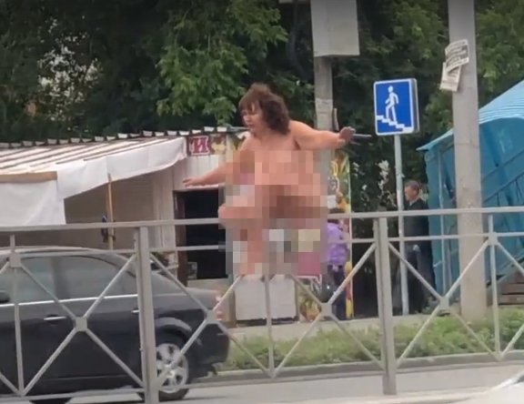 Обнаженная женщина на дороге повеселила жителей Новосибирска