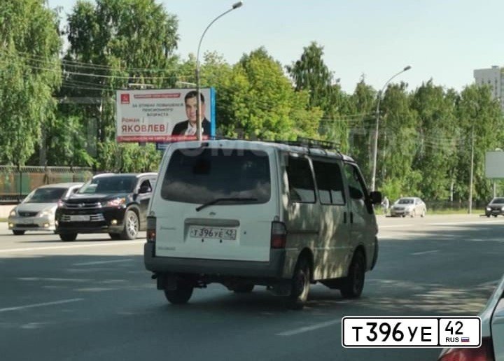 Сбитого на пешеходном переходе мужчину увезли с места ДТП и бросили на обочине в Новосибирске