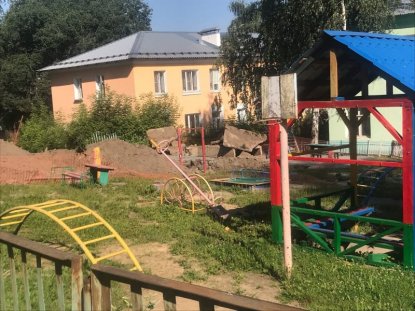 Новосибирцев возмутила разрытая территория детского сада на Планировочной
