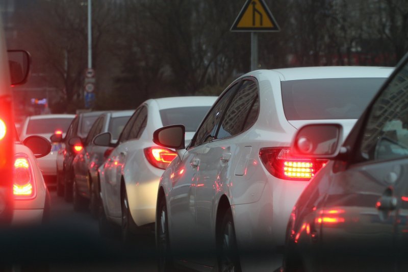 Водители на Бердском шоссе стоят в пробке длиной в семь километров