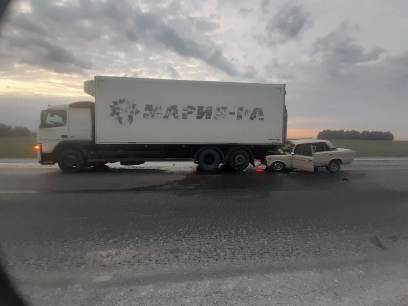 Пять человек пострадали в аварии на трассе под Новосибирском