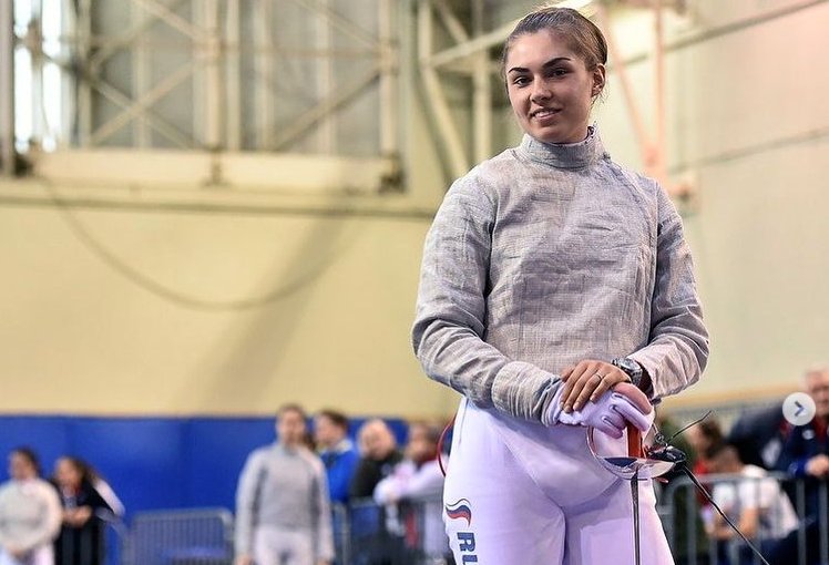 Новосибирская саблистка София Позднякова завоевала второе золото Олимпиады в Токио