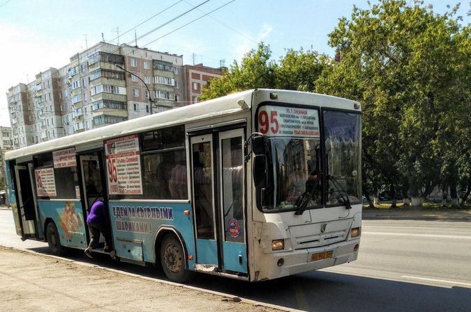 Хулиган ранил пенсионера ножом в автобусе №95 и может отправиться в тюрьму на семь лет