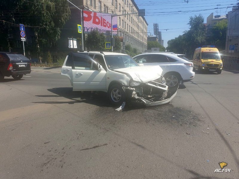 ДТП с пятью пострадавшими произошло в центре Новосибирска