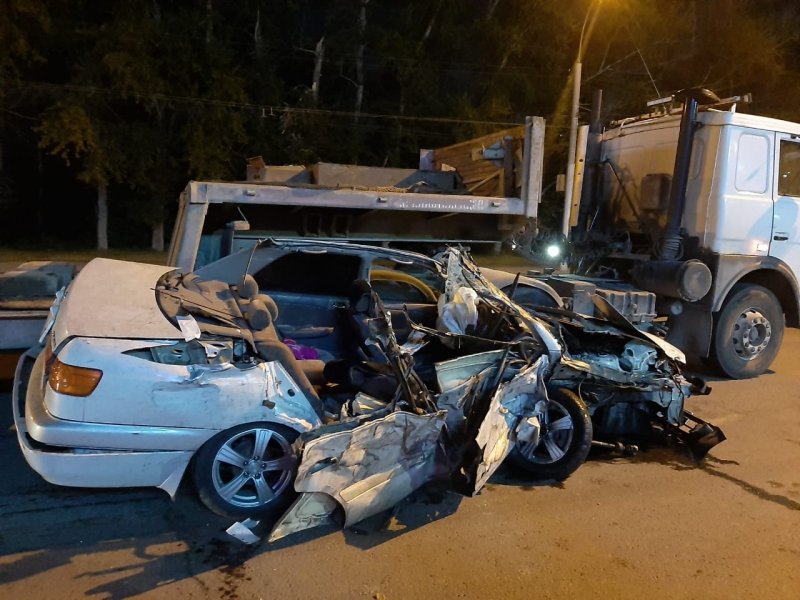 Водитель Тойоты погиб в ночном ДТП у завода «Сибсельмаш» в Новосибирске