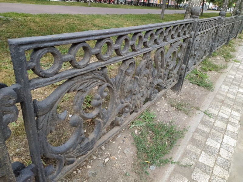 Историю Новосибирска сдают на металлолом: как в городе появились и как начали исчезать чугунные ограды