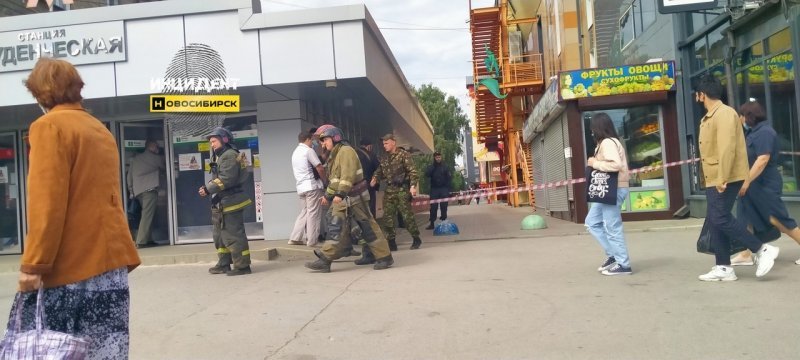 Торговый центр у метро «Студенческая» эвакуировали в Новосибирске из-за сообщения о взрывном устройстве