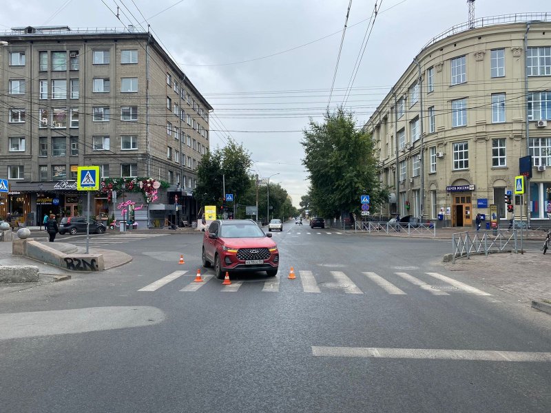 Иномарка сбила двухлетнего ребенка на пешеходном переходе в центре Новосибирска