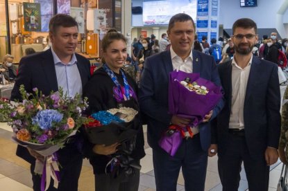 Пожертвует деньги на храм и уйдет в декрет: двукратная олимпийская чемпионка София Позднякова приехала в Новосибирск