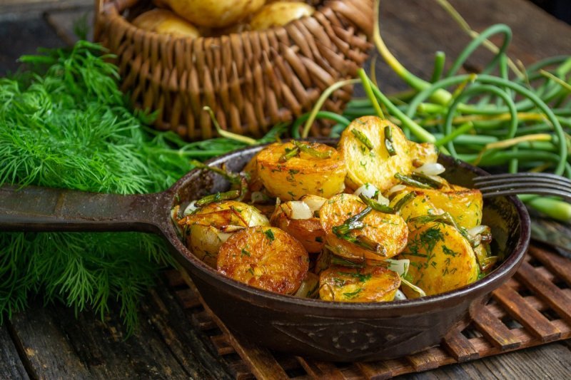Блюда из молодой картошки: рецепты от опытных хозяек