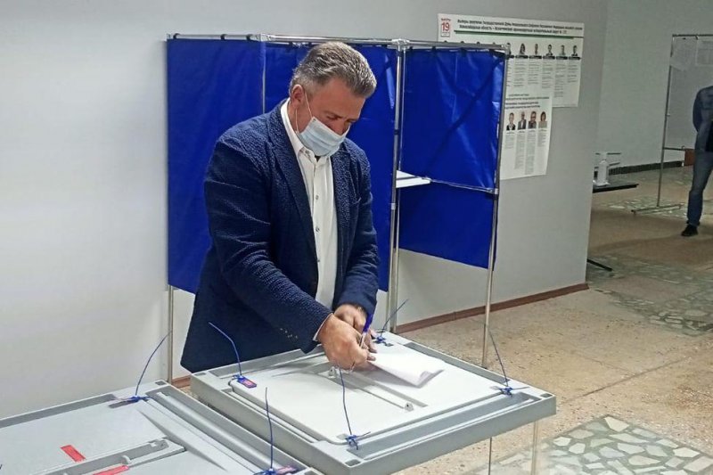 Первые голоса начали отдавать избиратели в Новосибирской области