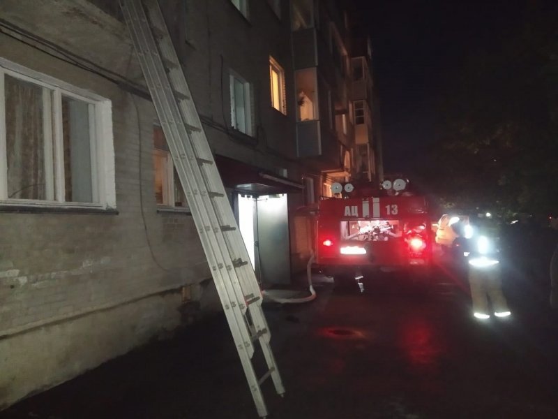 Пожар в пятиэтажке унес жизнь пенсионера в Новосибирской области