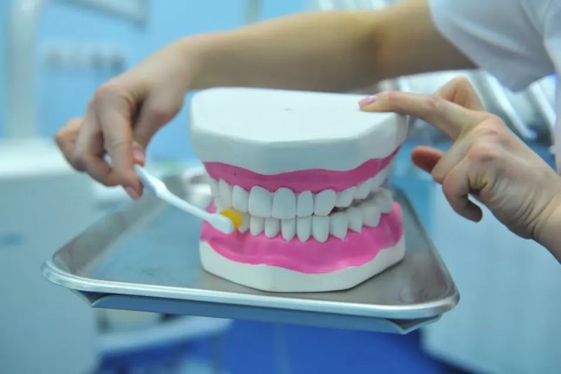 Удар по зубам: новосибирцы после COVID-19 массово жалуются на кариес
