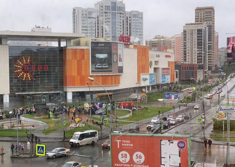 Полиция ищет отправителей сообщений о минировании ТЦ в Новосибирске