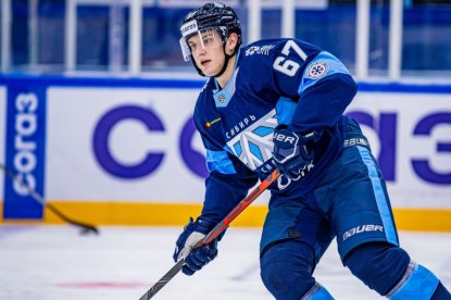 Хоккейная «Сибирь» расторгла контракт с защитником Андреем Ермаковым