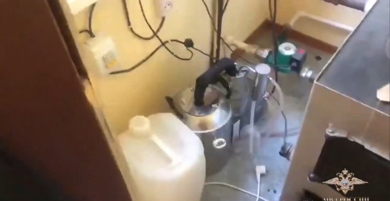 В нарколаборатории в Новосибирской области изъяли 30 килограммов мефедрона