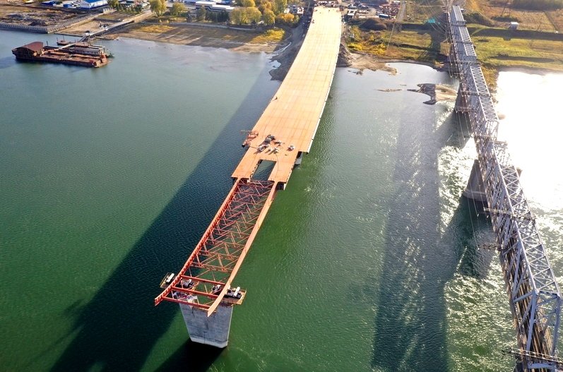 Половина пролетных строений платного моста через Обь готова