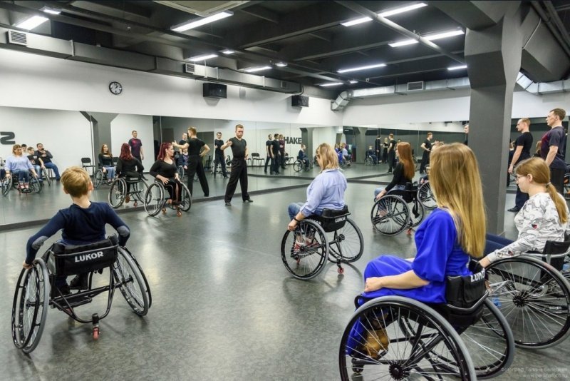 Новосибирских инвалидов научат танцевать на колясках