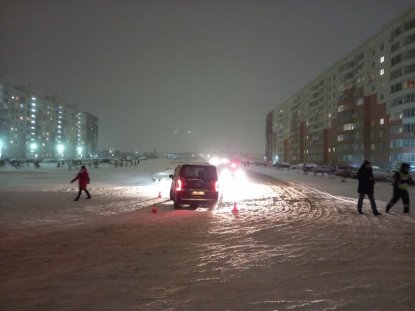 Четырехлетний ребенок на снегокате попал под колеса иномарки (ВИДЕО)