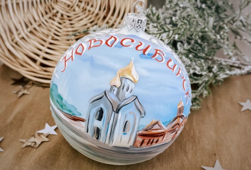 Мастера создали коллекцию новогодних игрушек с городами России – Новосибирск самый недорогой