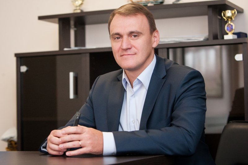 Министр строительства Иван Шмидт подал в отставку по состоянию здоровья