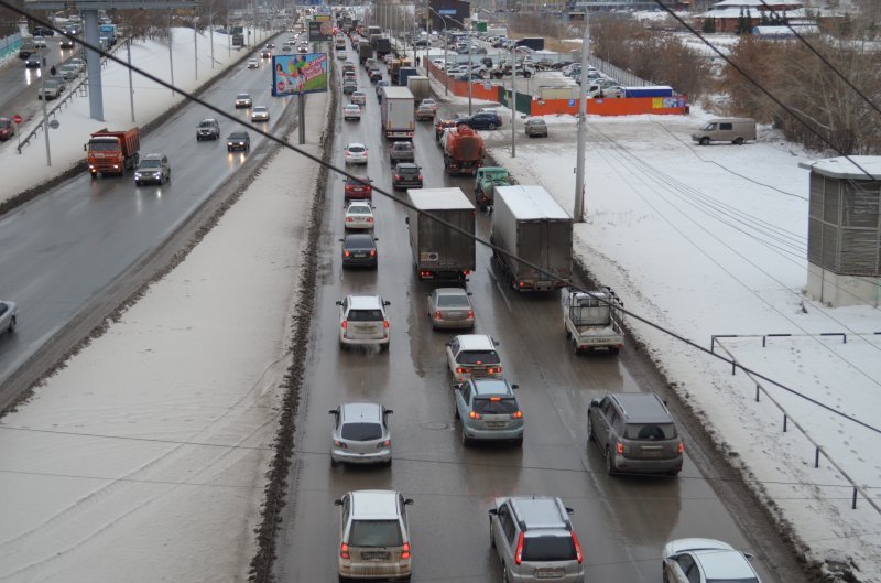 9-балльные пробки сковали дороги Новосибирска днем 17 декабря