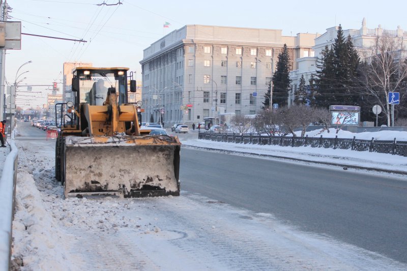 Мэр Анатолий Локоть доволен ситуацией с уборкой снега на дорогах