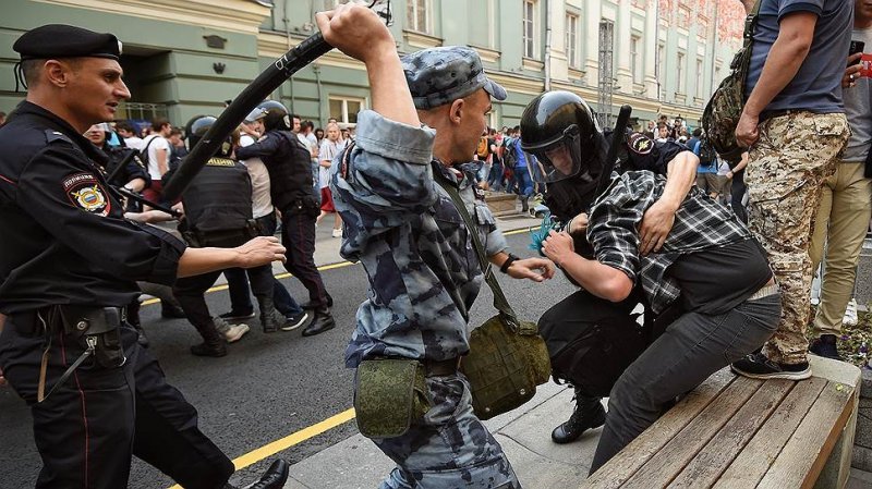 Полицейские в России стали всемогущими: новый закон дал им неограниченные права