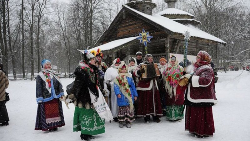 Святочная неделя 2022 года: традиции и обычаи Святок, как гадать на святки