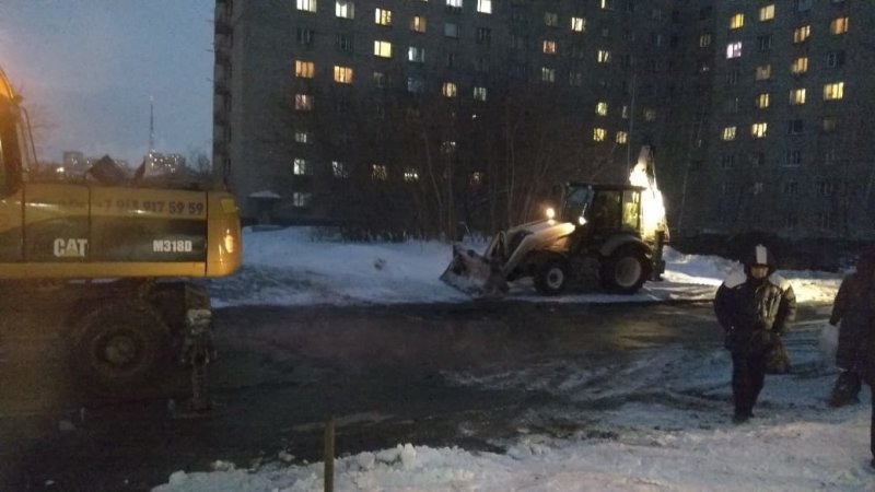 Кипяток заливает центр Новосибирска: крупная авария на теплотрассе