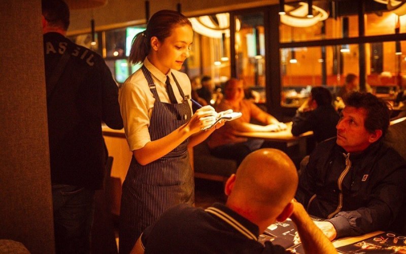 Работники ресторанов рассказали, какую еду нельзя заказывать ни в коем случае