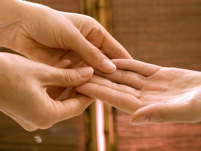 Массируйте палец по 1 минуте в день и будете поражены тому, что случится с вашим телом