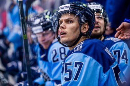 Два матча хоккейной «Сибири» перенесли из-за массового заражения хоккеистов COVID-19