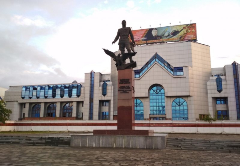 Новосибирские власти переносят памятник Александру Покрышкину