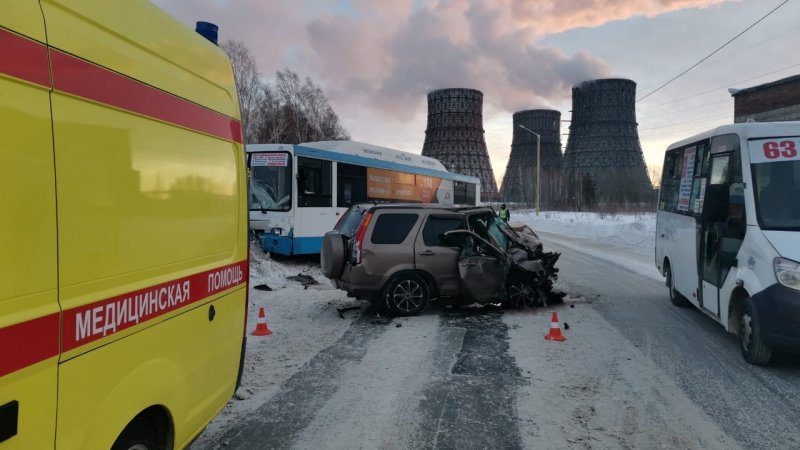 Водитель «Хонды» погиб в ДТП с автобусом в Новосибирске