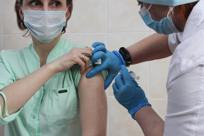 Более двух миллионов доз вакцин от коронавируса поступило в Новосибирскую область