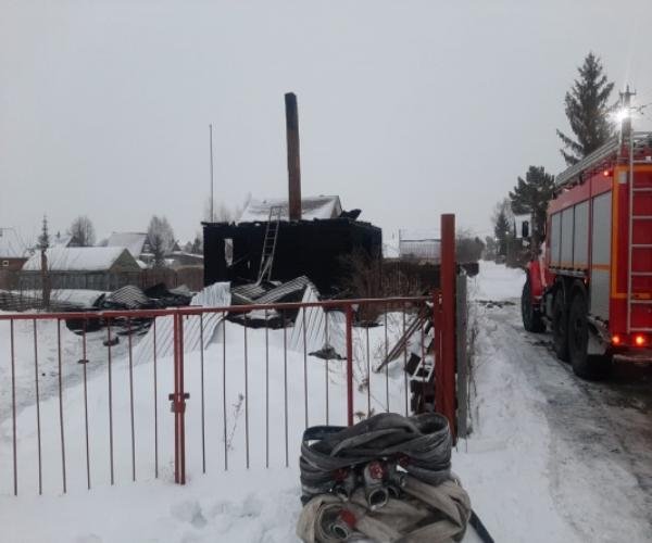 Два пенсионера погибли при пожаре в сторожке под Новосибирском