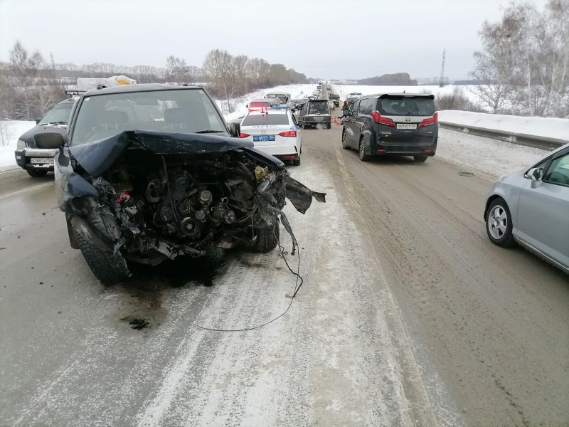 Два человека погибли и один пострадал в автокатастрофе в Новосибирской области