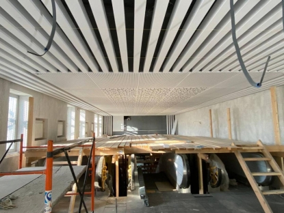 На станции метро «Спортивная» монтируют потолки с 3D-эффектом