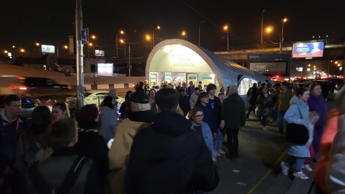 Давка в метро и автобусах образовалась после концерта Полины Гагариной