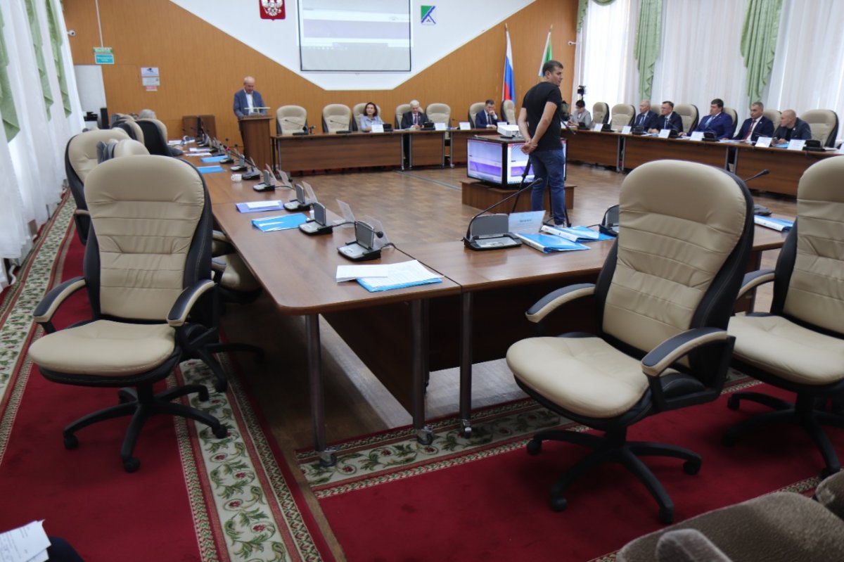Независимые депутаты и КПРФ покинули зал: скандалом закончилась сессия горсовета Бердска