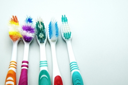 Десять признаков, что вам пора менять зубную щетку