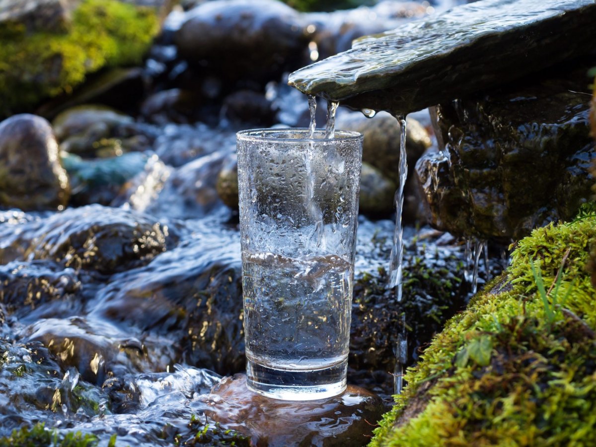 Минеральная вода: кому, сколько и как нужно пить