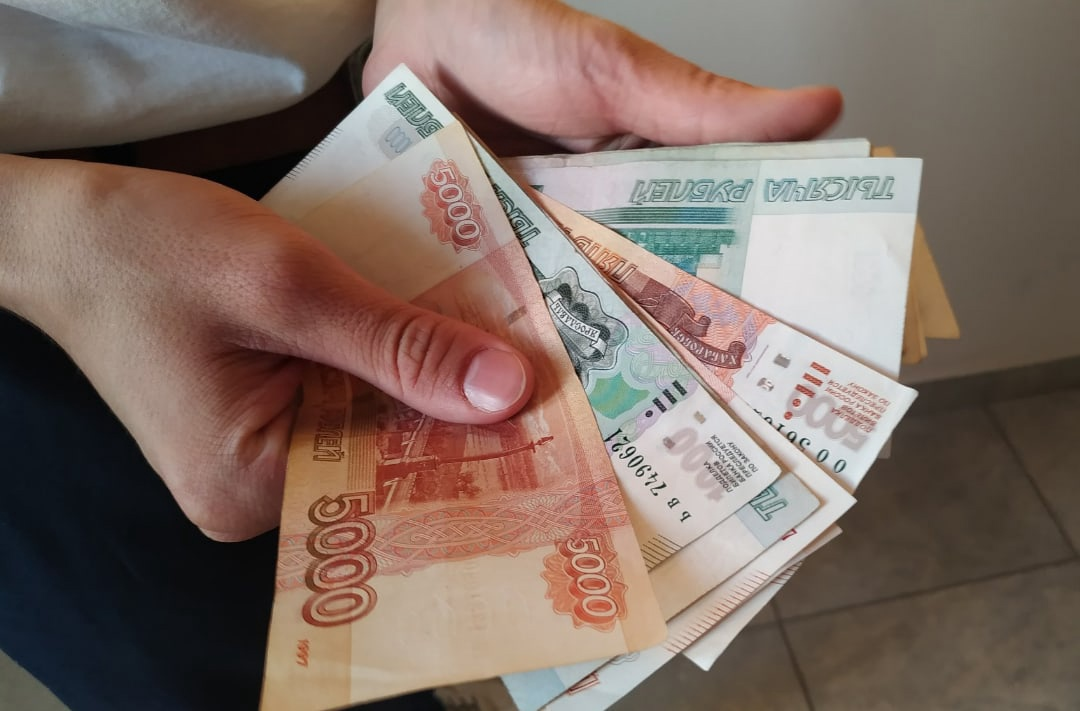 Новосибирец заплатил 300 тысяч рублей, чтобы срочно уехать в Казахстан